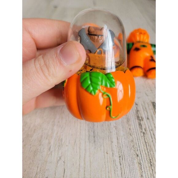 Halloween mini snowglobe pumpkin scarecrow figure set - Picture 8 of 9